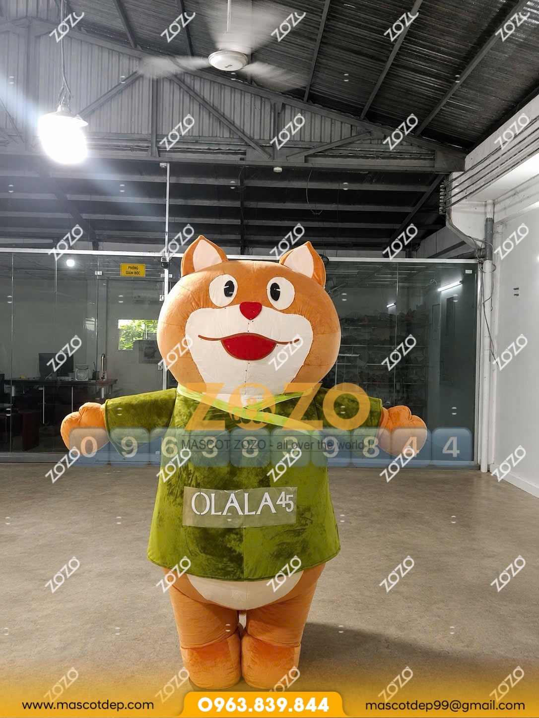 Mascot hơi rái cá Olala45 mặt trước Mascot hơi rái cá Olala45 mặt trước