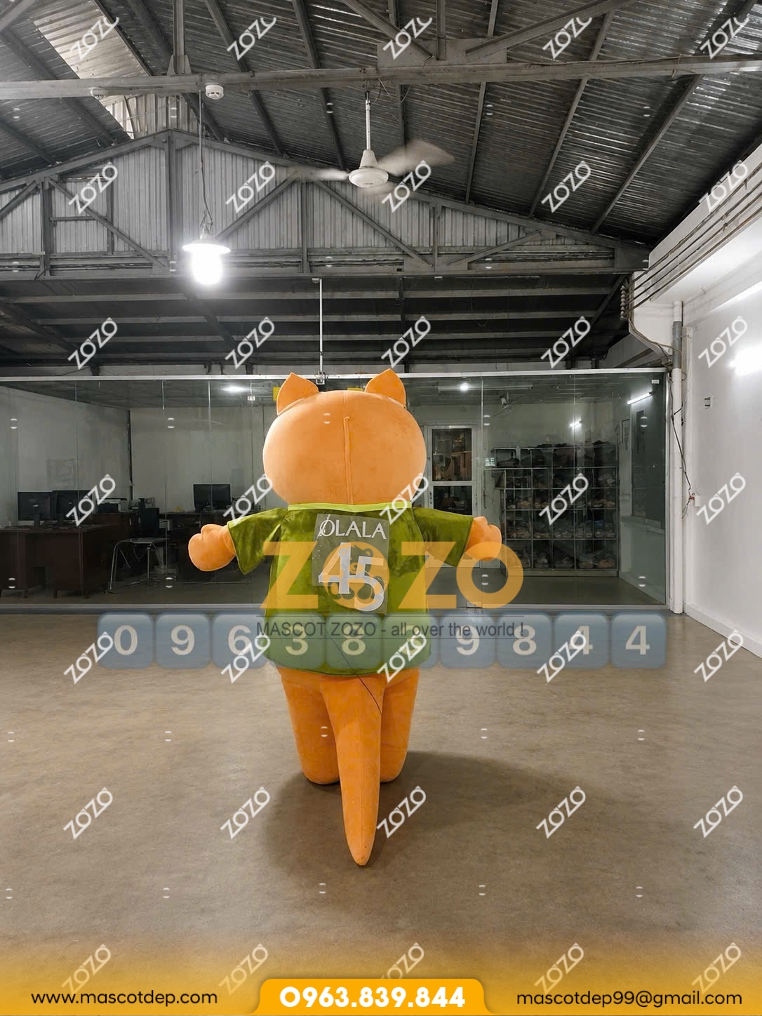 Mascot hơi rái cá Olala45 mặt sau