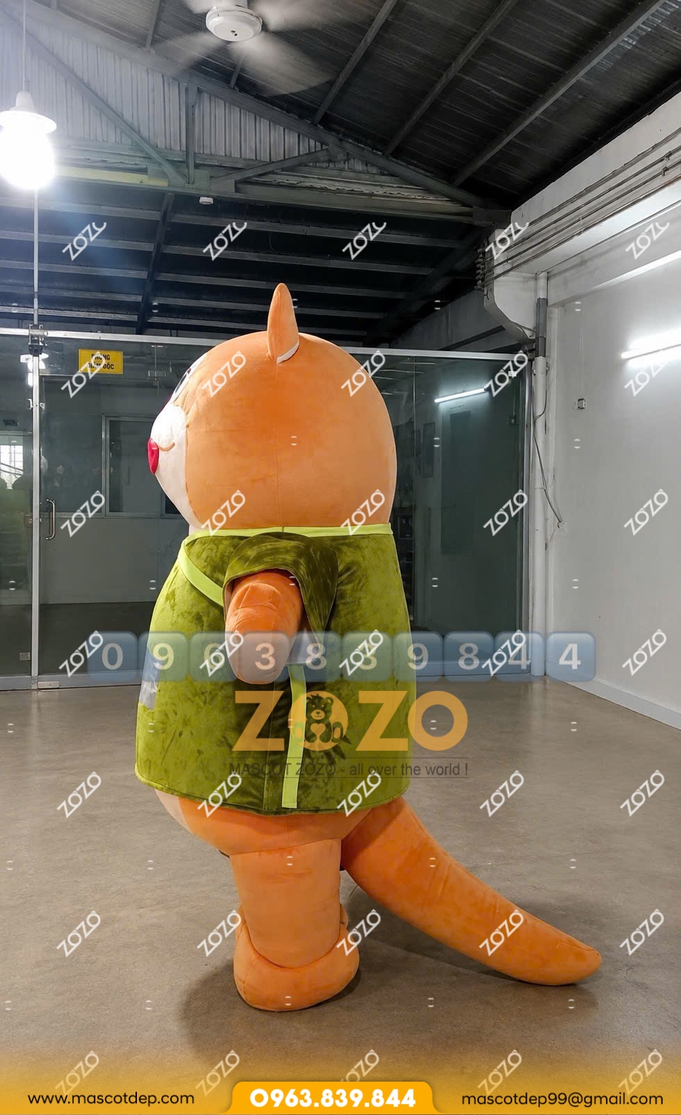 Mascot hơi rái cá Olala45 mặt bên