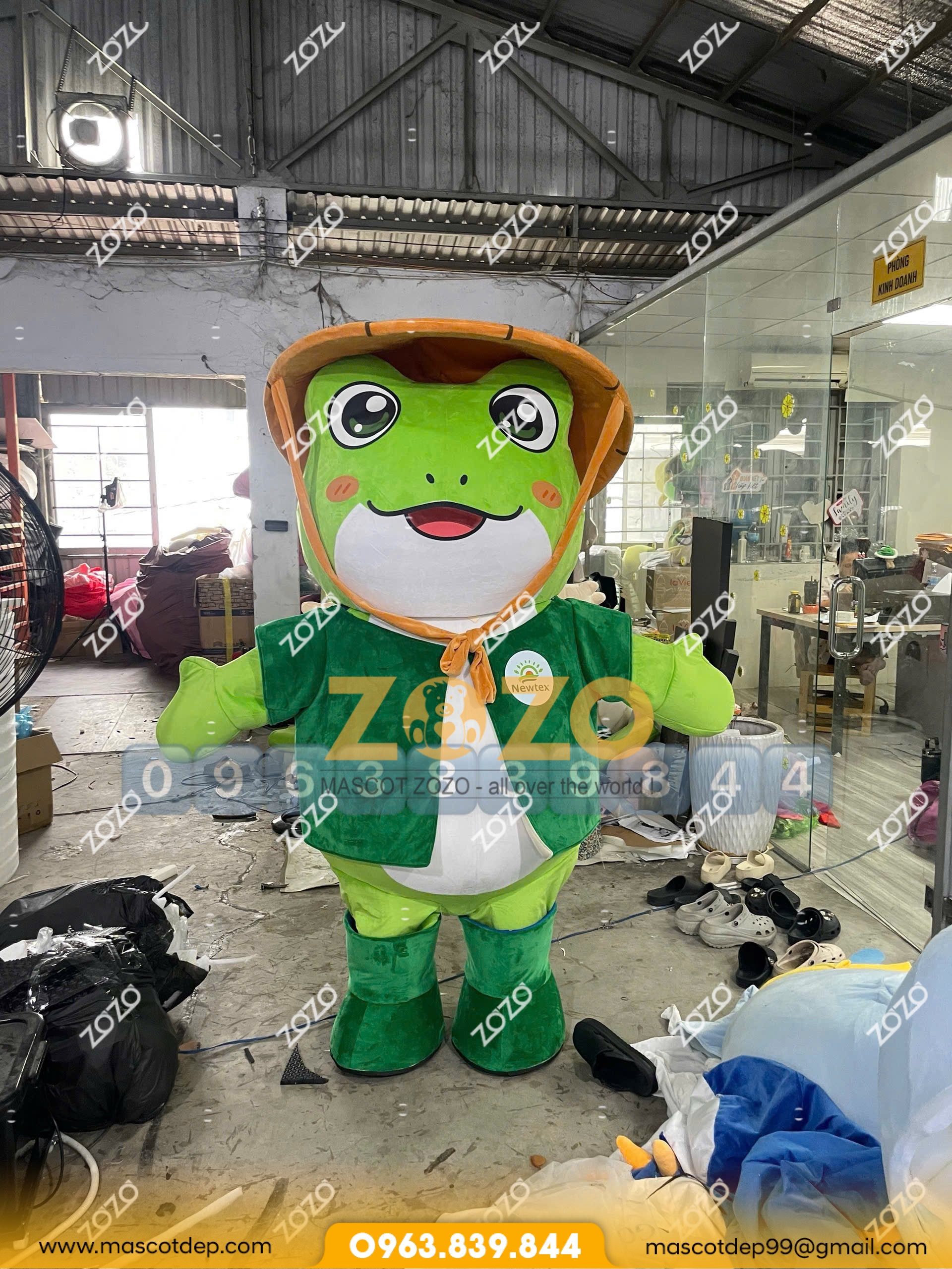 Mascot Ếch Xanh Newtex mặt trước Mascot Ếch Xanh Newtex mặt trước