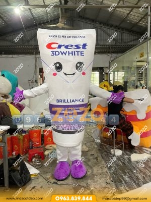 Mascot tuýp kem đánh răng Crest 3D White mặt trước