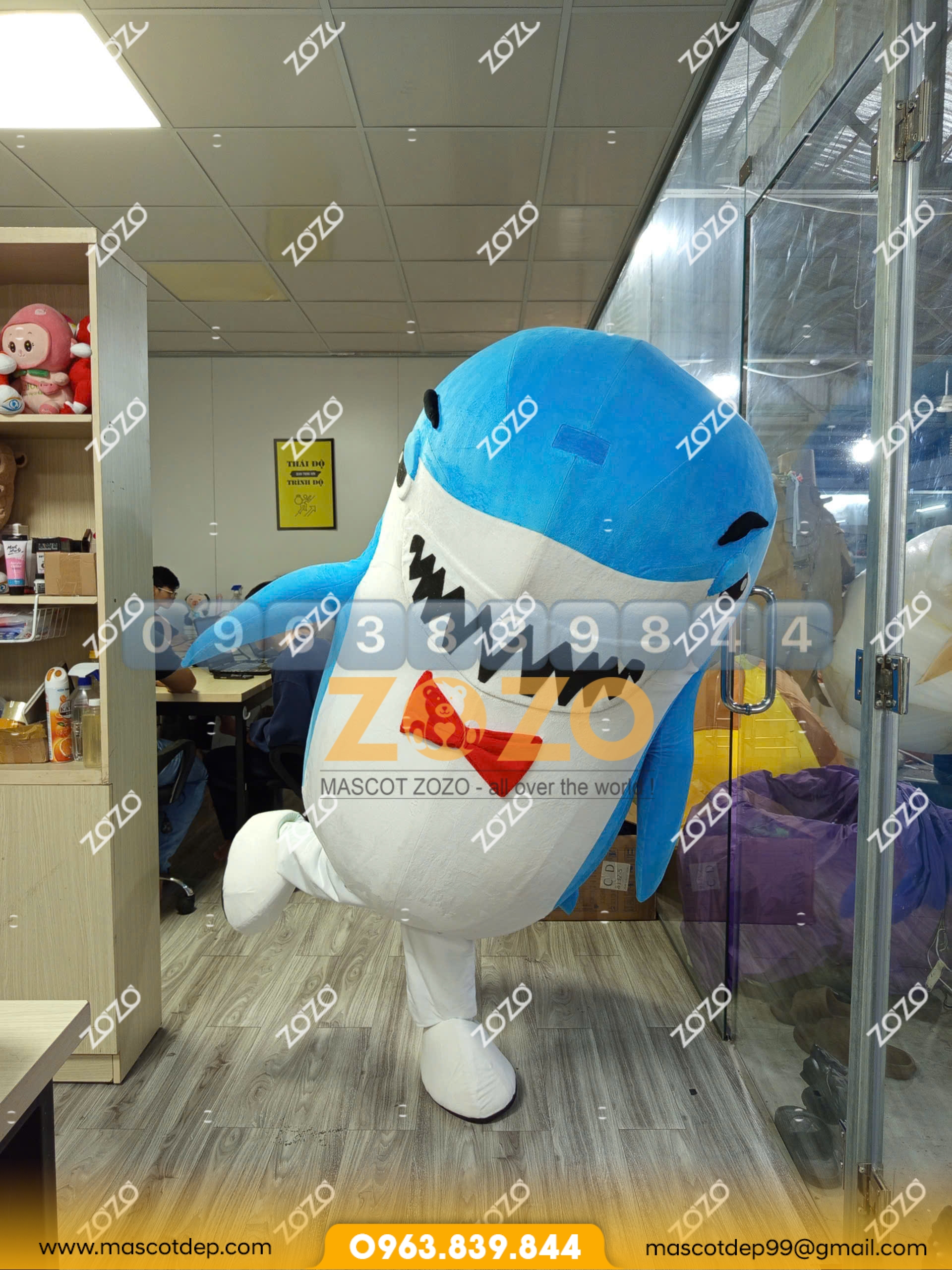 Mascot cá mập xanh 1