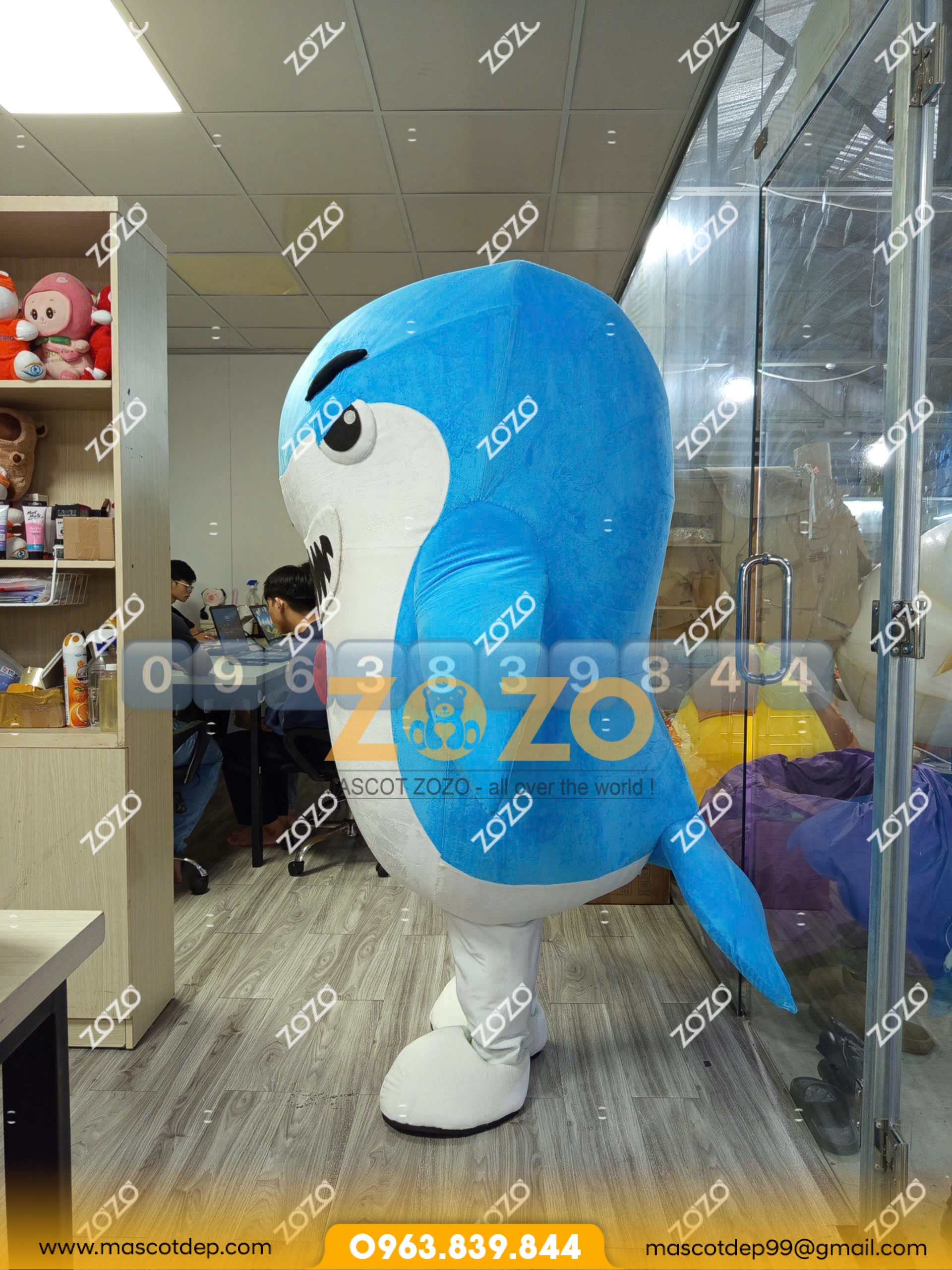 Mascot cá mập xanh 2