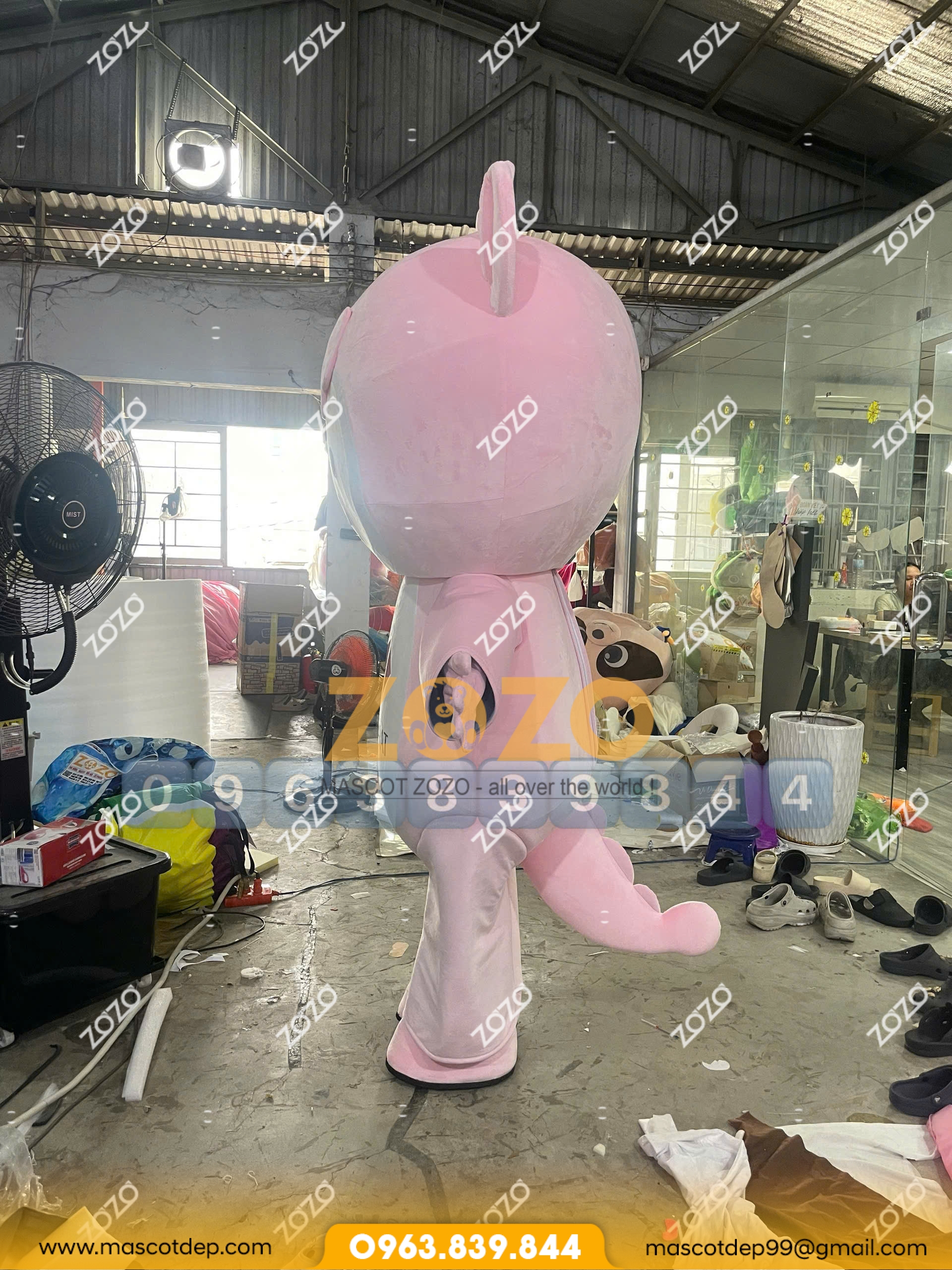 Mascot Ancarat mặt hông