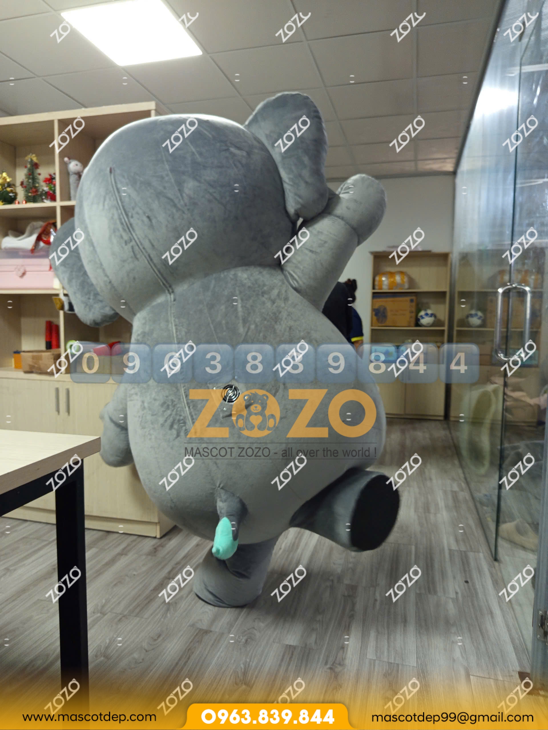 Mascot hơi voi BVIS mặt sau